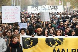 Milano, migliaia in corteo contro dl Salvini