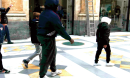 Bimbi aggrediscono coetanei: rissa in via Petrarca con i boss della zona