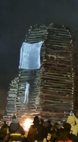 "Così devono morire i pentiti, abbruciati", il falò della camorra nella notte dell'Immacolata VIDEO