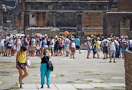 Pompei: fuori dagli Scavi i "turisti cafoni"
