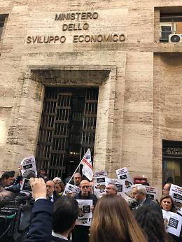 Editoria: Fnsi e Odg a Di Maio, non chiniamo la testa 