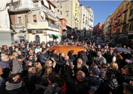 Morto per infarto durante la rapina, abbraccio tra figli della vittima e del rapinatore