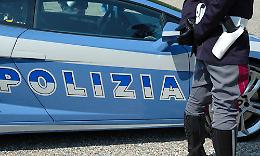 Prende a calci il suo cane, lo filmano e lo fanno denunciare