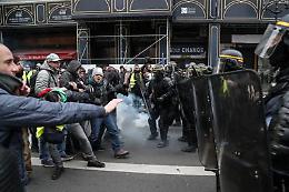 Nuove proteste dei gilet gialli, un morto