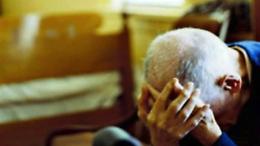 Maltratta e minaccia il padre per soldi, arrestato