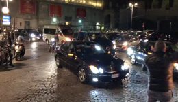 Ncc, la protesta arriva a Napoli: bloccate le vie del centro VIDEO