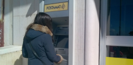 Pensionato smarrisce postamat con il pin, una donna gli azzera il conto