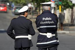 Acerra, non si ferma all'alt e investe il vicecomandante dei vigili urbani