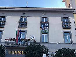 Pomigliano, Koulibaly sulla facciata del Municipio