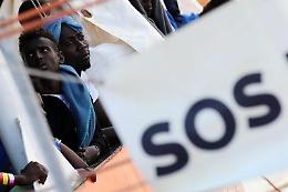 Migranti, Ue apre all'Italia