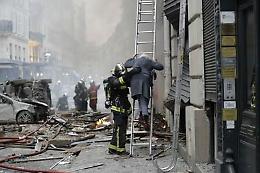 Esplosione a Parigi: 3 morti, grave un'italiana