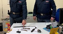 In auto con coltelli e tirapugni, nei guai 4 giovani