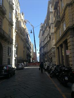 Via Chiatamone chiusa per crollo calcinacci