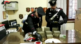 San Giovanni a Teduccio, 17 chili di droga in camera da letto VIDEO