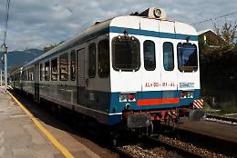 Capotreno chiede biglietto, colpito da un pugno in faccia