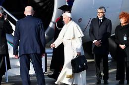 Muri anti-migranti, Papa: &laquo;La paura ci rende pazzi&raquo;