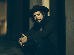 Vinicio Capossela: "uno spettacolo velato nella città del Cristo velato"