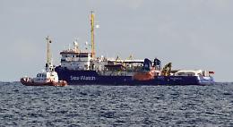 Sea Watch, niente sbarco dei minori