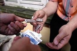Spaccio nelle case popolari: presi in due