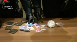 Blitz a Castello di Cisterna, sequestrate armi e droga VIDEO