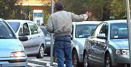 Va a trovare figlia in ospedale, pestato da un parcheggiatore abusivo