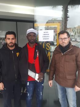 Investono e pestano col cric un immigrato. Verdi: «Barbarie da Ku Klux Klan»