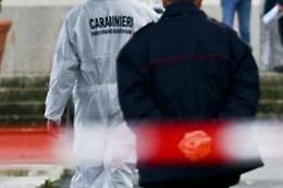 Padre, madre e figlia trovati morti in casa
