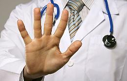 Violenza sessuale di gruppo, arrestati cardiologo e viceprocuratore onorario