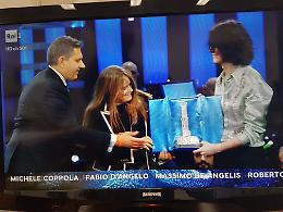 Sanremo, il premio per i duetti va a Motta e Nada. Contestazione del pubblico in sala