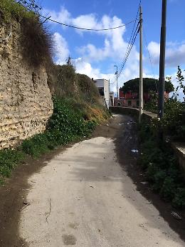 Degrado e abbandono a Posillipo, residenti sul piede di guerra