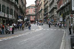 Offese e lancio d'acqua: aggredita 39enne