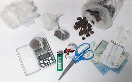 Pompei, arrestato con droga e appunti della contabilità