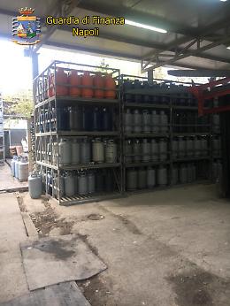 Gpl fuorilegge, sequestrate 2.800 bombole