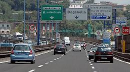 Cede manto stradale, chiusa la tangenziale alla Doganella