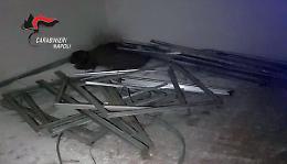 Rubano infissi in una distilleria, arrestati tre rom