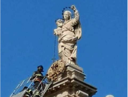 Pompei: scompare il rosario della Madonna, si era sganciato. Ritrovato ai suoi piedi