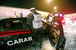 Per scappare investe un carabiniere, arresto 32enne