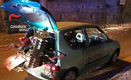 Abbandona auto con macchinari agricoli rubati, il padre tenta di aiutarlo: entrambi nei guai