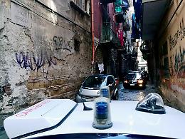 Blitz in deposito di sigarette di contrabbando, un arresto a Porta Nolana