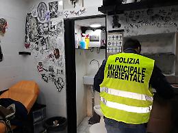 Tatuatore abusivo scoperto a Materdei