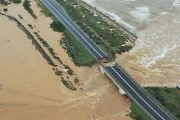 Maltempo, è allerta rossa: crolla ponte a Cagliari