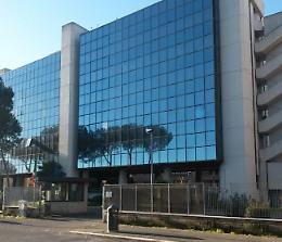 Napoli, due colpi di pistola esplosi contro gli uffici dell'Inail