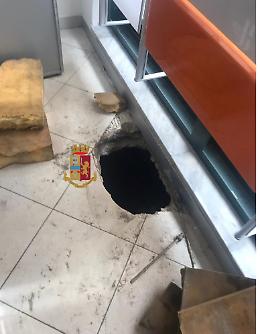 Rapine in banca, sgominata "banda del buco": otto arresti FOTO-VIDEO