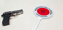 Rapina-coppiette in azione, ma trova i carabinieri: arrestato