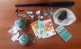 Droga e manganello telescopico, un arresto e un denunciato