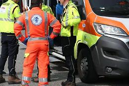 Vede la ex in un bar con il nuovo fidanzato e si dà fuoco