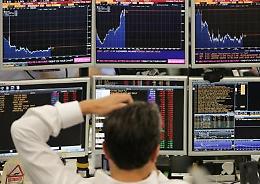 Lo spread schizza a 321, Borsa in profondo rosso