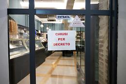 La protesta dei commercianti di via Chiaia: «Rischiamo di fallire»