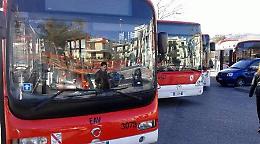 Maxirissa su un bus a Ischia, 3 feriti e 6 denunciati