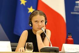«Piena di disturbi mentali», Greta risponde agli insulti